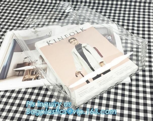 Papel de Kraft lavable respetuoso del medio ambiente con el bolso de la manija del PVC para las mujeres, bolsos de empaquetado suaves cortados con tintas del PVC de la manija para la herramienta, prácticos