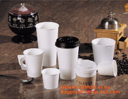 Utilización las tapas plásticas disponibles de la taza de papel y del café, tazas del pla, tazas de papel biodegradables con las tapas, pape abonable del 100%