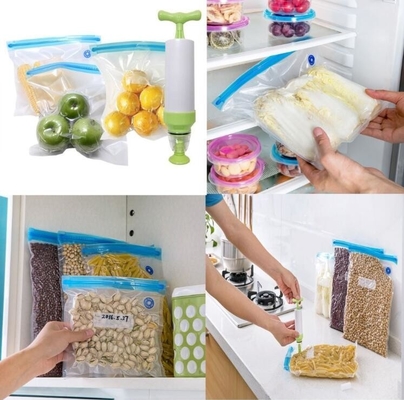 El vacío se coloca encima de las bolsas de plástico, almacenamiento de la comida empaqueta el encogimiento de 2 del paquete del vacío Rolls del sellador