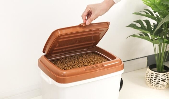la comida de perro modificada para requisitos particulares almacenada de alta calidad del dispensador del cubo del contenedor de almacenamiento del alimento para animales de 40L 15kgs 17lbs puede encajonar para el gato del perro