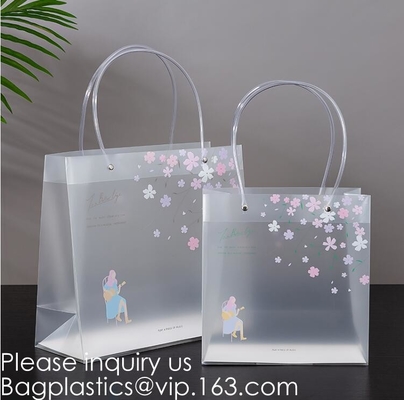 Los PP helados empaquetan bolsos plásticos del regalo con las fuentes translúcidas de la decoración de Tote Gift Wrapping Flower Package de las manijas