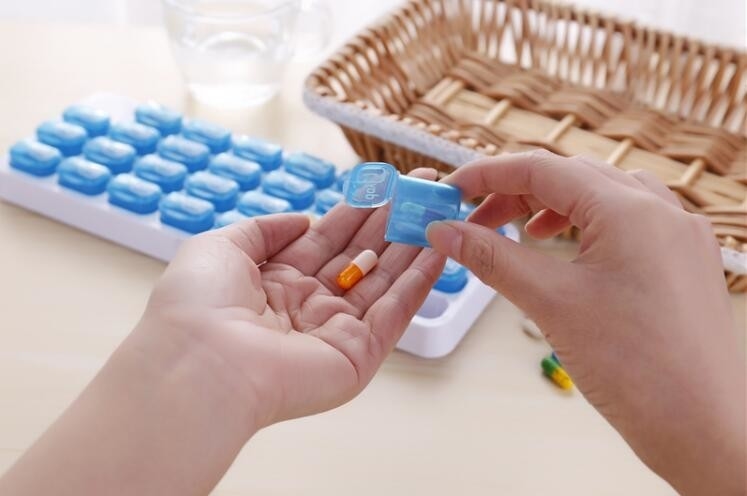 cosechadora semanal de siete días del color del divisor de la caja y de la tableta de Am Pm Pill del organizador de la píldora de la medicina sola para la promoción