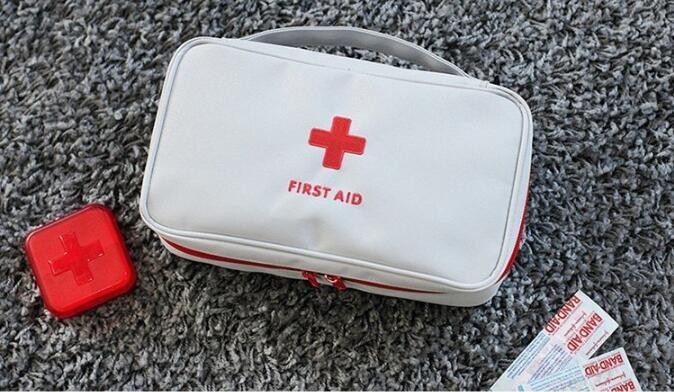 Bolso portátil de los primeros auxilios del nilón de la capacidad grande de la emergencia del hospital al aire libre multiusos del equipamiento médico pequeño
